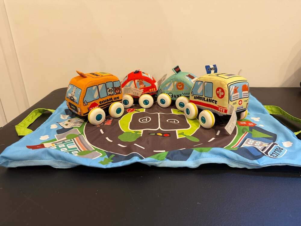 UNIH Soft Plush Pull-Back Vehicle Toy Set with Play Mat Storage Bag